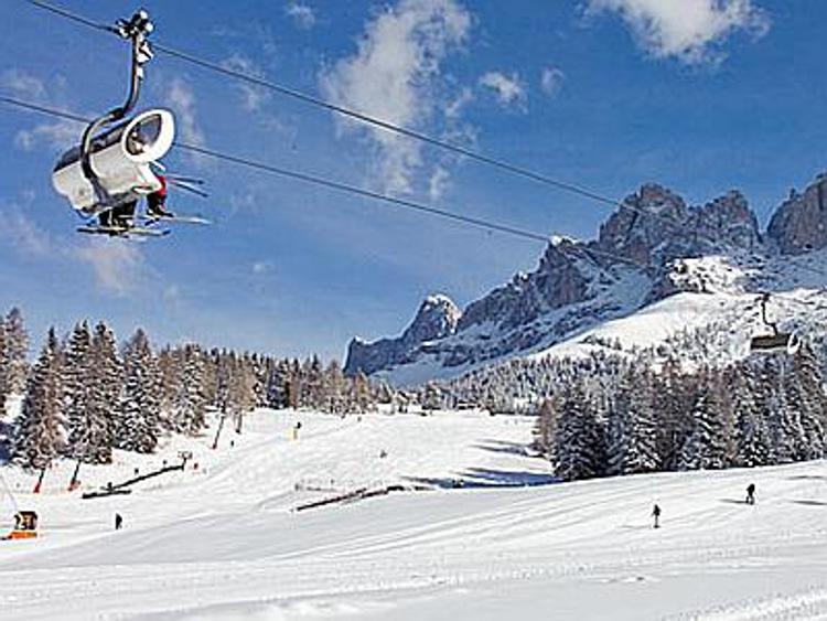 Sciatore muore in pista in zona lago di Carezza in Alto Adige