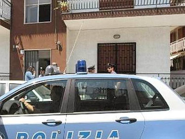 Perugia, picchia moglie figlio e figliastra: denunciato e alllontanato