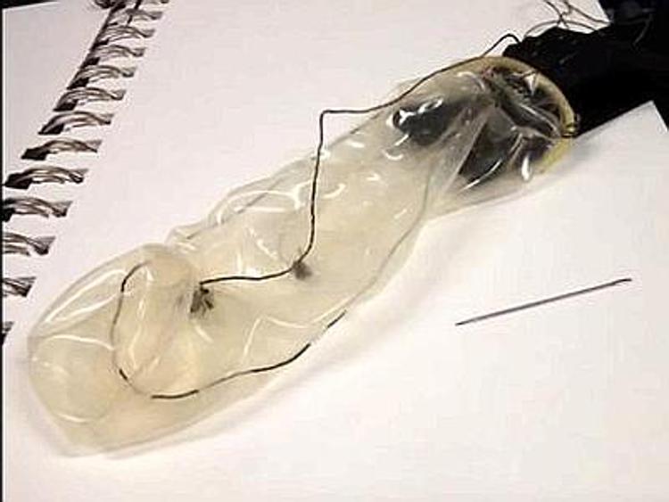 Ecco il condom 'hi tech', impulsi elettrici per aumentare il piacere (di lui)