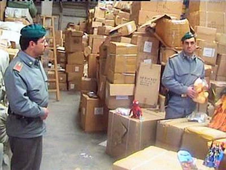 Gdf di Alessandria sequestra 20 mila articoli senza marchio Ce o non sicuri