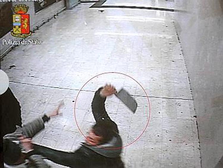 Milano: aggressione con mannaia in stazione, un ferito
