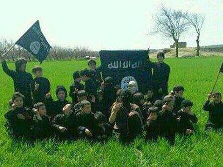 Siria: attivista, Stato islamico addestra un migliaio di bambini al jihad