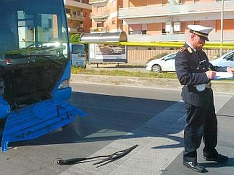 Roma, incidente tra autobus e 7 auto sull'Aurelia