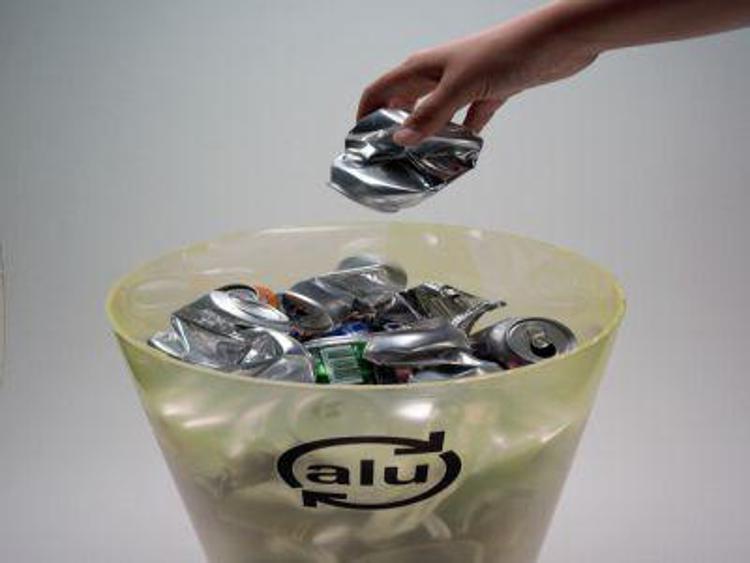 Sostenibilità: Ispo, oltre 73% contenitori acciaio riciclato in Italia