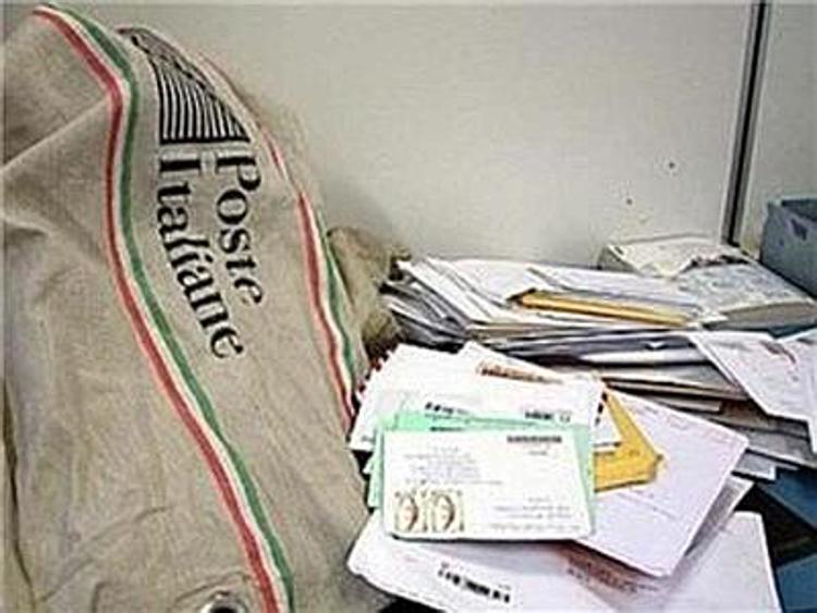 Roma, quintali di posta mai consegnata: denunciato postino