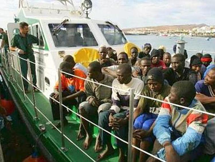 Sbarco di immigrati nordafricani a Lampedusa, due ricoverati per intossicazione