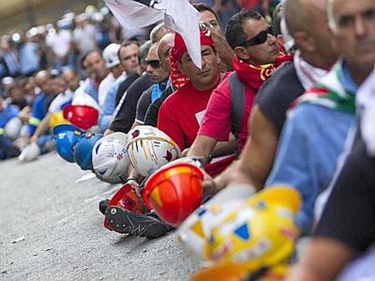 Alcoa, lavoratori di Portovesme in marcia verso Cagliari