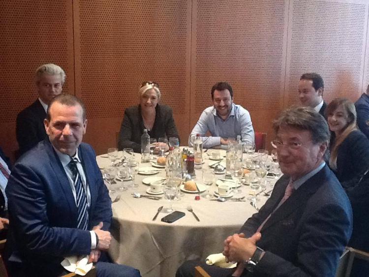 Salvini con Le Pen in una foto postata sul profilo FB del segretario della Lega