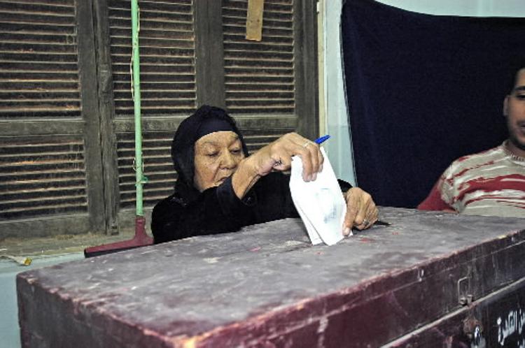 Egitto: Sabahi ritira delegati da seggi, ma continua corsa elettorale