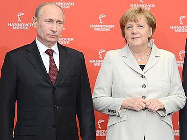 Vladimir Putin in Crimea il 9 maggio Merkel: 