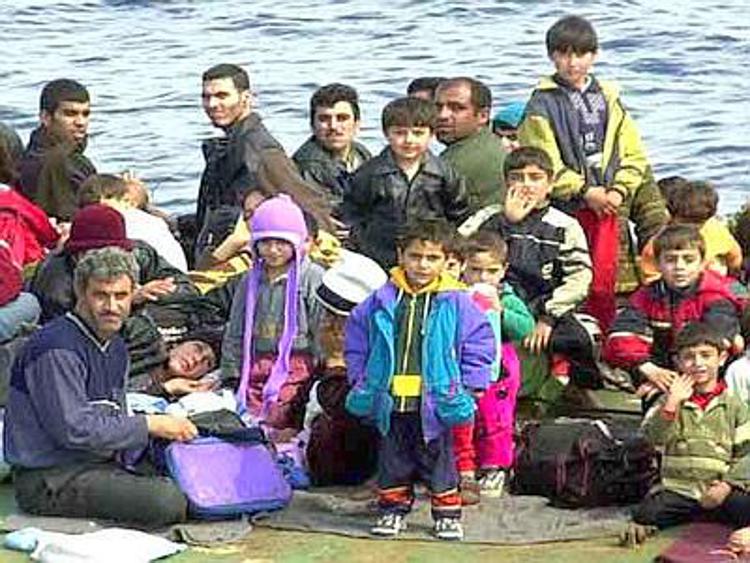 Immigrati, nuovo arrivo sulle coste della Calabria: anche donne e bambini