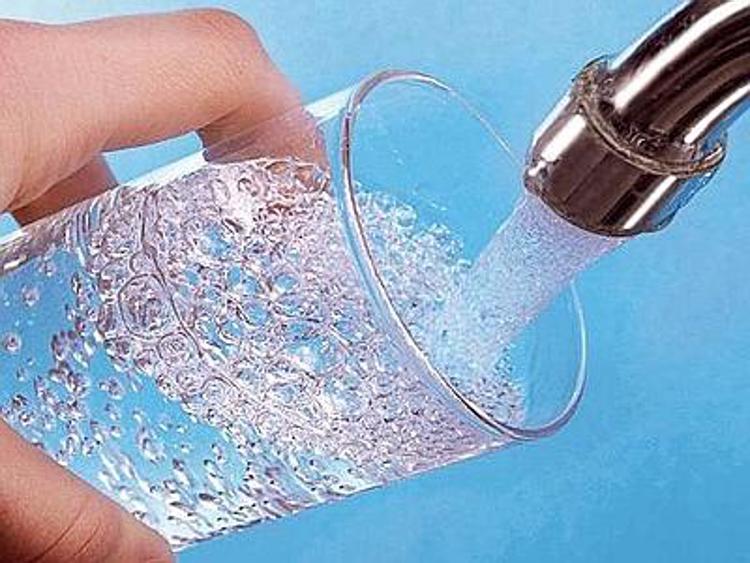 Il 66 per cento degli italiani, per bere, sceglie l'acqua del rubinetto