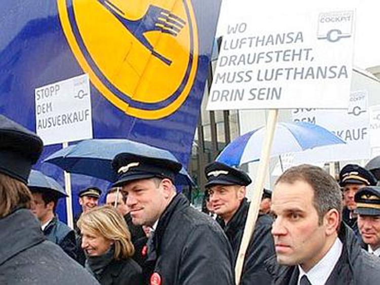 La Lufthansa  resta a terra, tre giorni di sciopero dei piloti. 3800 voli cancellati