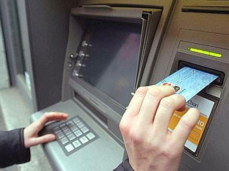Presi i ladri del cash trapping, decine di furti a bancomat di Torino