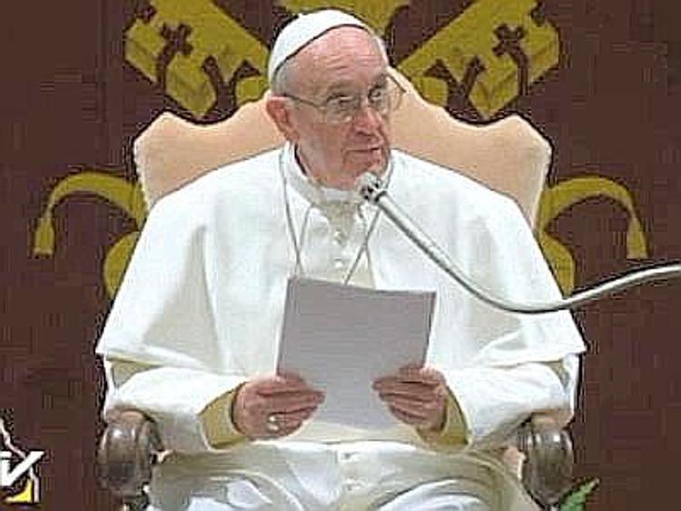Il Papa prega per gli aquilani, appello per ricostruzione dopo il terremoto