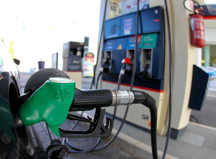 Carburanti: continua trend al rialzo prezzi alla pompa