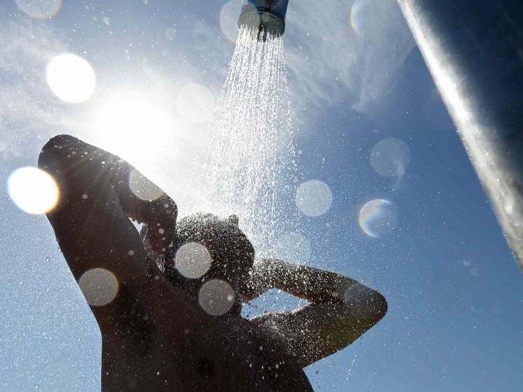 Roma: boom consumi acqua e luce per il caldo, Acea 'evitare sprechi'