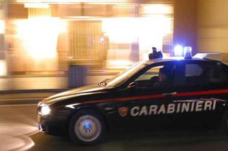 Bari: speronano auto carabinieri, ferito un militare, 4 arresti