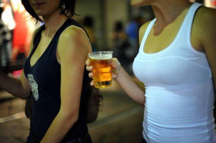 Cagliari: stretta su alcol in strada, divieto prefetto dalle 22