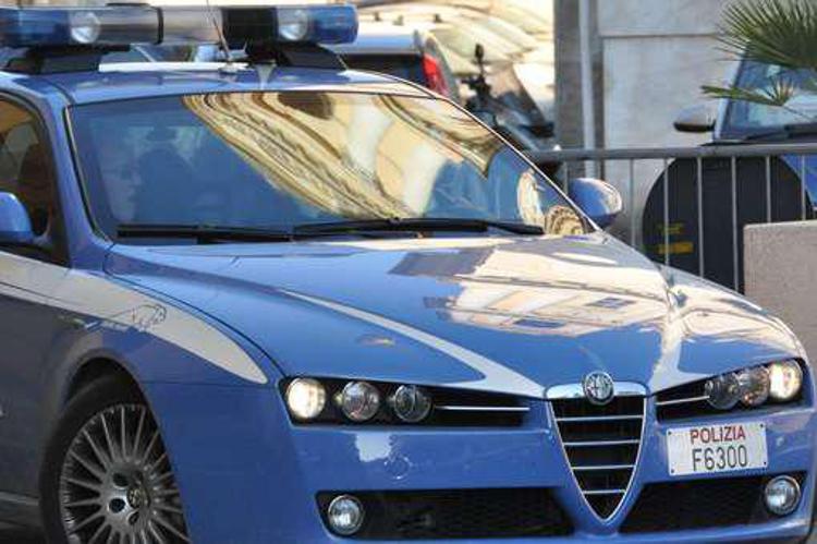 Perugia: ladro minacciato dalla sua vittima chiama la polizia