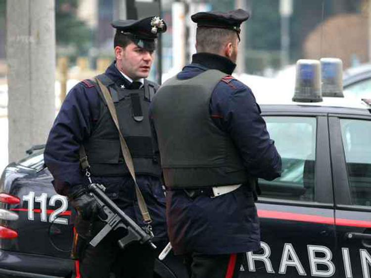 Roma: in casa armi e munizioni da guerra, arrestato