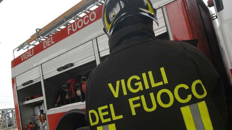 Incendi: Cagliari, fiamme in azienda agricola a Capoterra