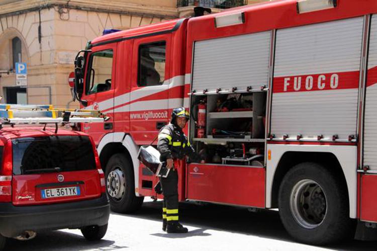 Foggia, palazzo sventrato da esplosione: due morti e quattro feriti