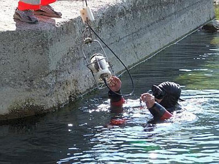 Cassa rinvenuta nel lago Garda conterrebbe il corpo della pornostar scomparsa