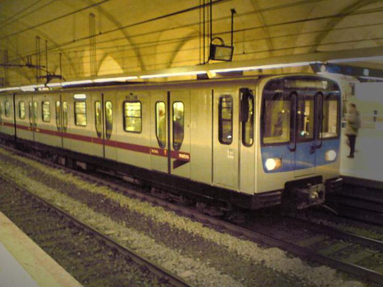 Roma: choc su metro 'B', treno fermo in galleria dopo investimento mortale