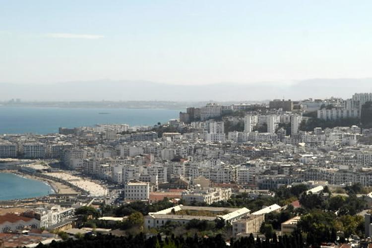 Algeria: bikini al bando, al via campagna 'spiagge islamiche'