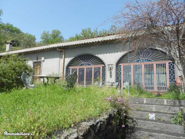La villa di Dalla in vendita a Milo, in provincia di Catania