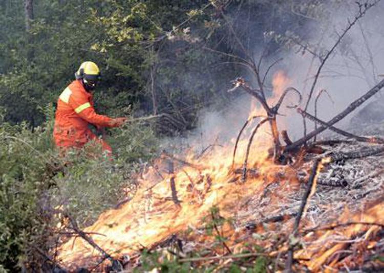 Incendi: fiamme sui monti di Capoterra nel Cagliaritano
