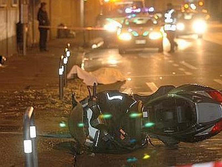 Incidenti: auto contro moto, morto 17enne nel torinese