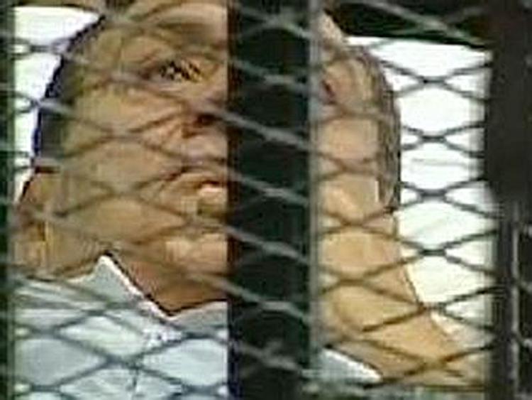 Egitto: frattura alla gamba per Mubarak, in clinica per intervento urgente
