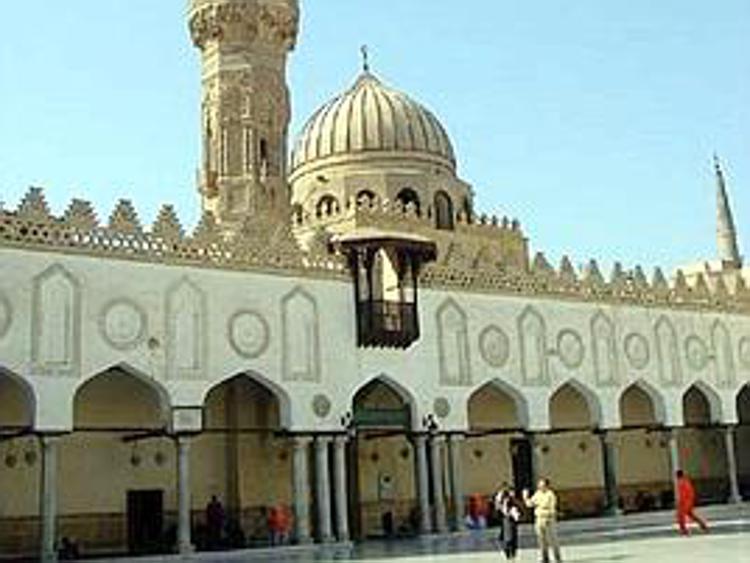 Egitto: manifesti incitano a pregare per il Profeta, e' polemica