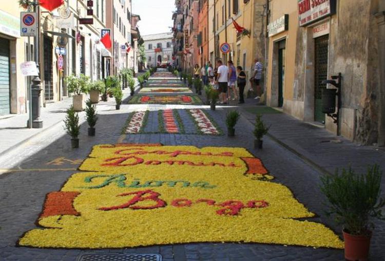 Roma: domenica a Bracciano Corpus Domini con l'Infiorata del Rione Borgo