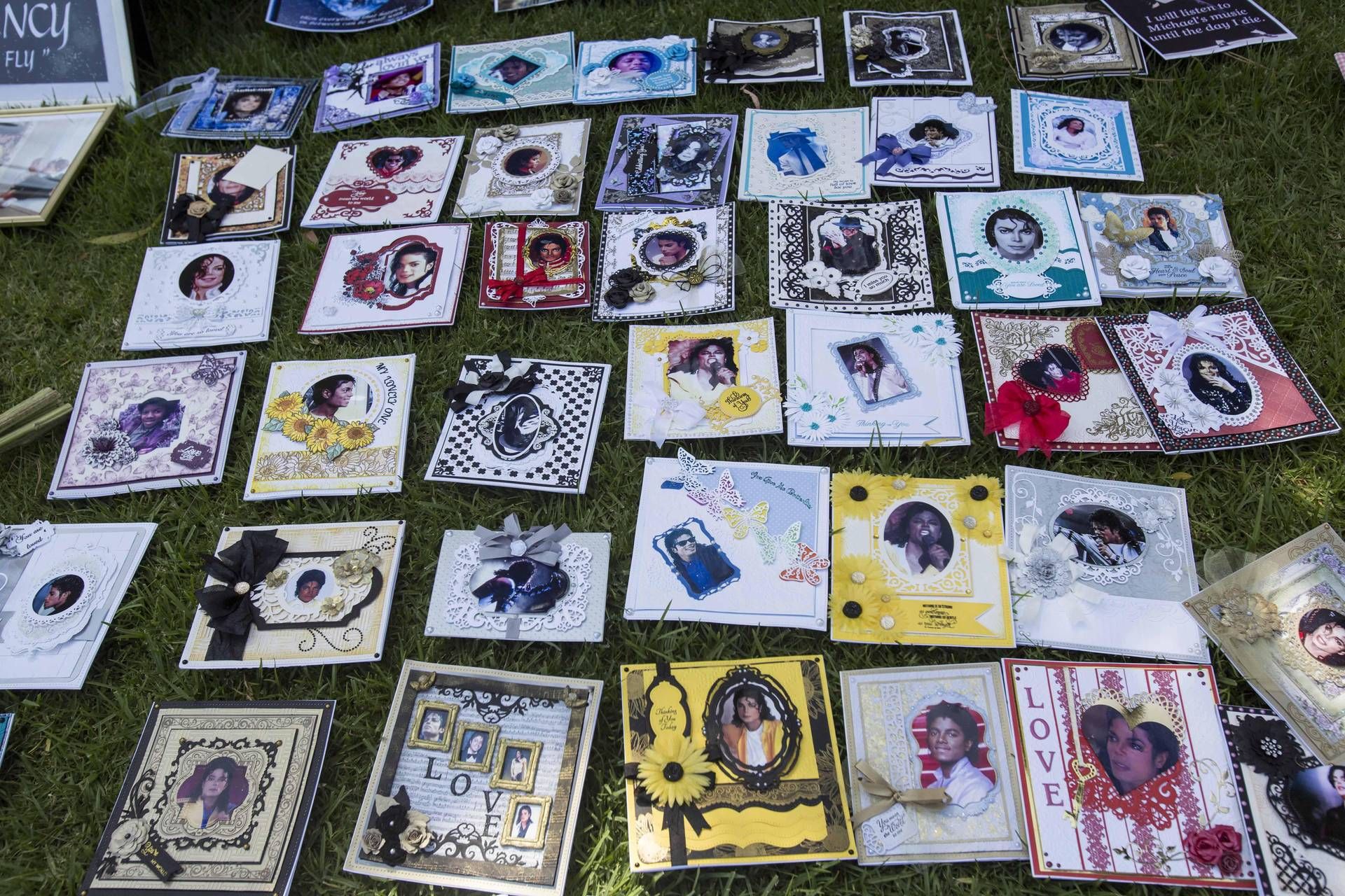 Mamma Fiori Funerali Artificiali In Seta Con Nome, Lettera Tributo - Foto 11