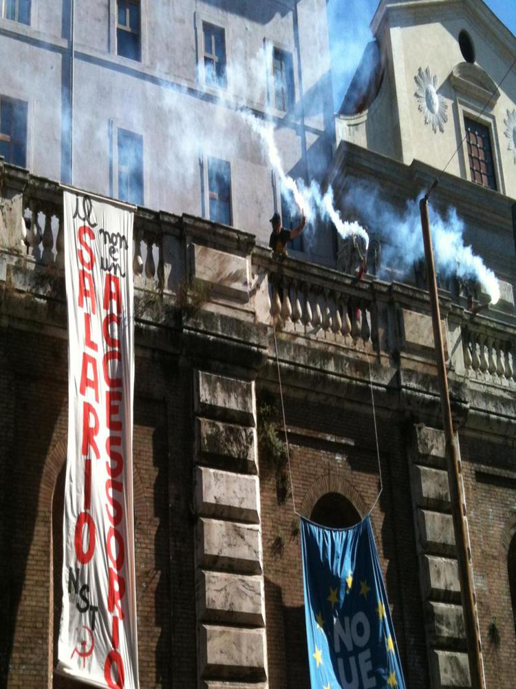'Rottamiamo i Trattati Ue'. Antagonisti in piazza a Roma
