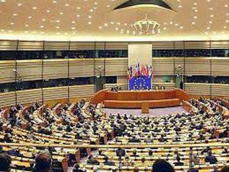 Ue: Parlamento europeo, permettere ai rifugiati di lavorare
