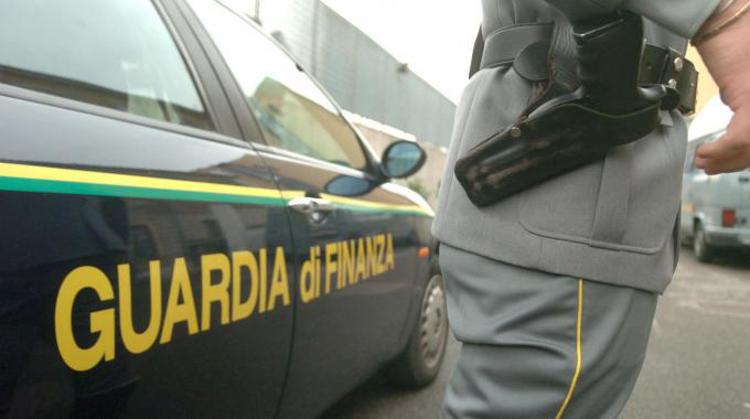Cagliari: sorpreso spacciare hashish e marijuana in piazza, arrestato