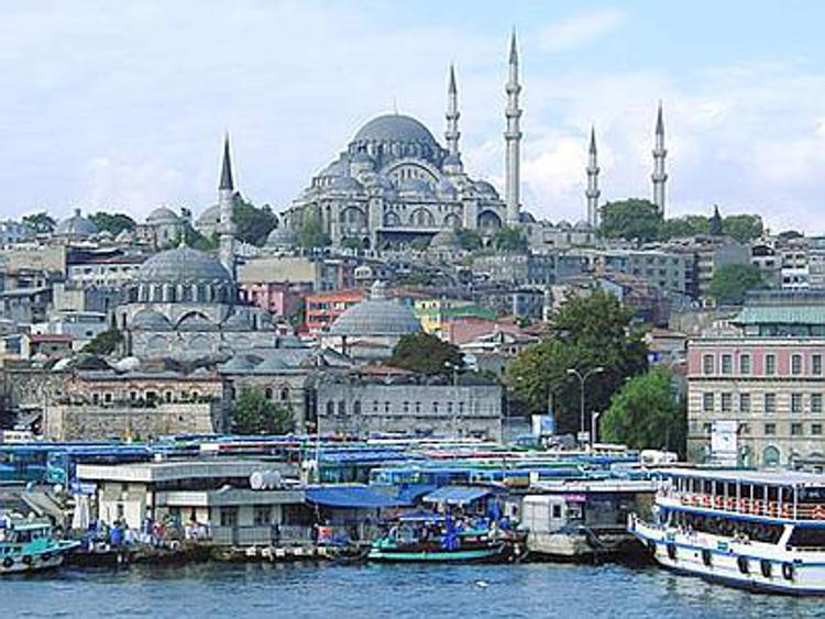 Siria: Istanbul chiede misure 'drastiche' contro profughi, 'sono troppi'