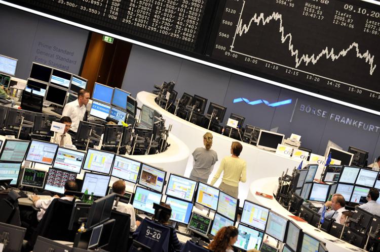 Borsa: Europa chiude in rialzo, Milano +0,88% con banche
