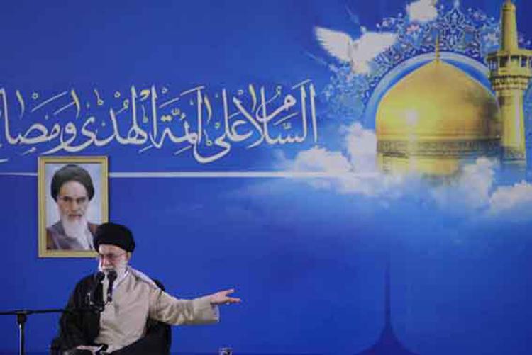 MASHAD, IRAN: Iran's supreme leader Ayatollah Ali khamenei waves under the portrait of late Ayatollah Ruhollah Khomeni during a meeting with clerics in the holy city of Mashad, 950 kms northeast of Tehran, May 16, 2007. (Picture By©Mohammad Berno) PHOTOGRAPH PROVIDED BY IBERPRESS +390670496984 www.iber-press.com - ©documentIRAN/IBERPRESS