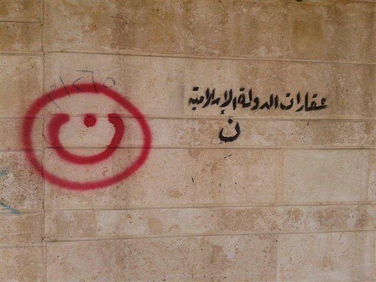 Il muro della casa di una famiglia cristiana a Mosul