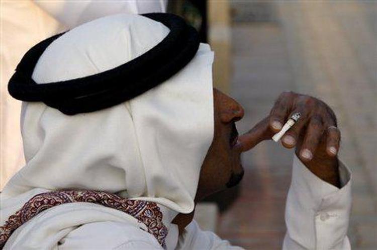 A.Saudita: festa con alcol e musica, polizia religiosa arresta 28 'pervertiti'