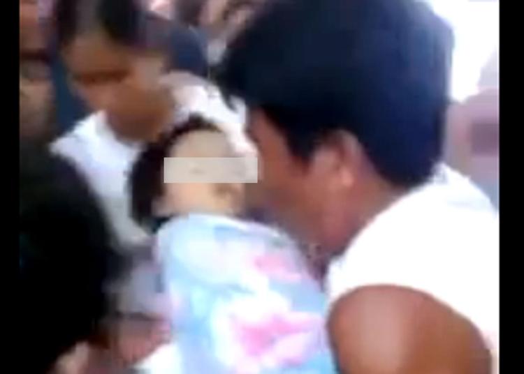 Choc nelle Filippine, bimba data per morta si risveglia al funerale /VIDEO