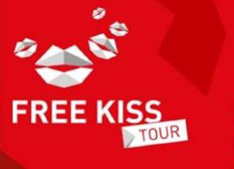 Salute: a Napoli 'Free Kiss Tour', flash mob del bacio il 16 luglio