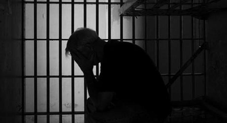 Carceri: detenuto si impicca in cella a Catania, agente lo salva