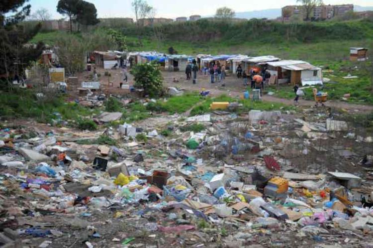 Roma: sgomberati accampamenti abusivi Rom in via Val d'Ala