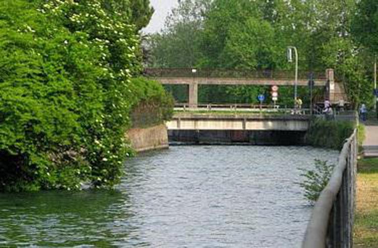 Milano: donna anziana trovata morta nel canale a Inzago